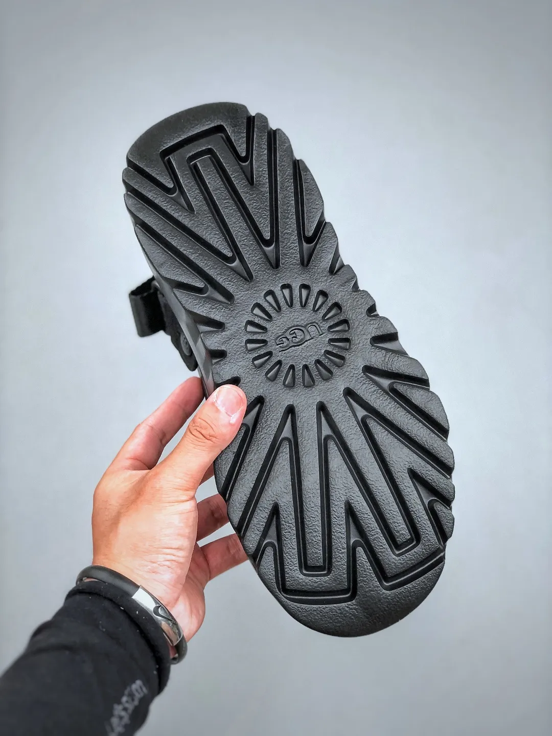 💰440 support store L/UGG summer new snow answer SKTA classic simple, comfortable and versatile, fashionable and casual, thick sole, comfortable, lightweight and breathable clog shoes, silent, wear-resistant and anti-wear. It is a vitality bomb in summer, full of youthful vitality, mesh material is breathable and light, super cool to wear in summer. Adjustable buckle design, convenient and considerate. The thick sole is non-slip and makes walking stable. Whether you are playing on the beach or strolling in the city streets, it can make you full of energy and become the center of attention ~ Size: 38-44
